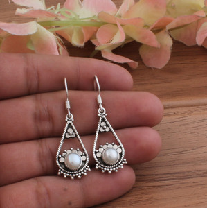 Boucles d'oreilles pendantes en perles d'eau douce naturelles, argent sterling 925, perles élégantes, bijoux en pierres précieuses, vente en gros pour femmes - Product Image 1