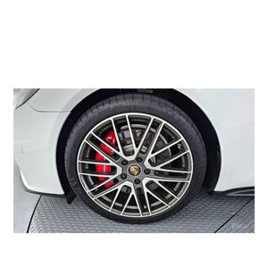 Porsche Panamera 4.0 GTS 2023 avec volant à gauche, sièges en cuir, caméra de recul, seulement 3 016 km parcourus - Product Image 5