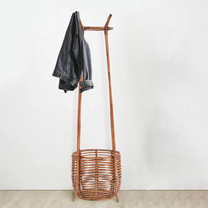 Porte-manteau en rotin avec panier de rangement, prix direct fournisseur, matériaux naturels, supports sur pied - Product Image 1