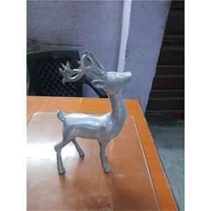 Sculpture de cerf en métal artisanal moderne, figurine de renne argentée, décoration de luxe pour la maison, ornement de table, statue d'animal pour la décoration de la pièce - Product Image 1