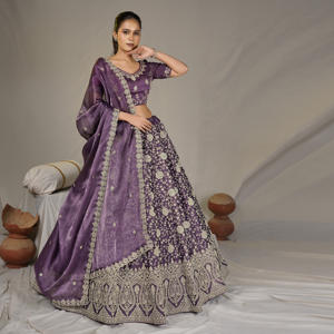 Lehenga Choli de Tela Crush con Bordado Intrincado, Falda Amplia, Blusa de Diseñador y Dupatta Elegante para Bodas y Fiestas - Product Image 6