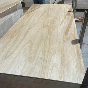 Plaque de contreplaqué Okoume 4x8 avec placage de pin et âme en acacia et eucalyptus, qualité mobilier - Product Image 1