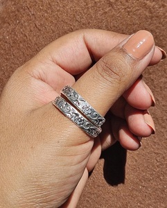 Bague en argent sterling 925 à double bande avec motif floral pour femme, bijoux en argent gravé, style minimaliste bohème chic, cadeau - Product Image 1