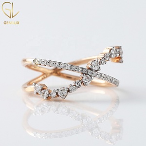 Bague croisée, alliance en X, bague pavée de moissanite, demi-alliance en or rose 18 carats avec diamants taille ronde - Product Image 5