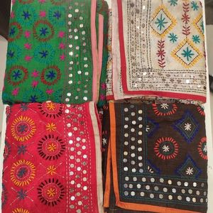 ผ้าคลุมไหล่ปักลายสีแดงแบบคูชี ขายดี ผ้าคลุมไหล่สไตล์อินเดียสำหรับผู้หญิง ผ้าคลุมไหล่ดีไซน์เนอร์ลายปักสีสันสดใสสำหรับสุภาพสตรี - Product Image 4