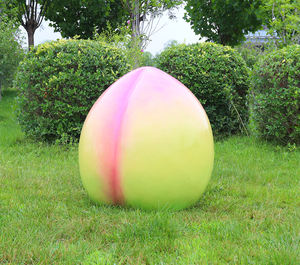 منحوتات خوخ من الألياف الزجاجية، تماثيل فاكهة كبيرة للعرض في الأماكن الخارجية والداخلية، أحجام مخصصة - Product Image 2