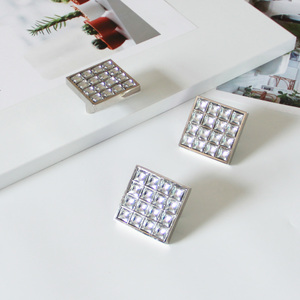 Pomo de Gabinete Cuadrado Moderno de Lujo en Aleación de Aluminio con Rejilla de Cristal Acrílico Ecológico para Dormitorio, Sala de Estar, Cocina, Comedor y Baño - Product Image 1