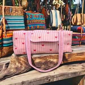 Bolsa de Lona Floral India de la Mejor Calidad, Hecha a Mano, Estampada con Bloques, Acolchada de Algodón, Ligera, Ecológica, de Gran Capacidad, con Cierre - Product Image 1