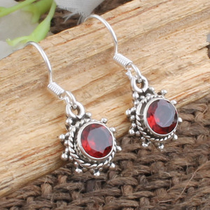 Pendientes Colgantes Vintage Hechos a Mano de Plata de Ley 925 con Granate Rojo Natural para Bodas, Aniversarios y Fiestas - Product Image 2
