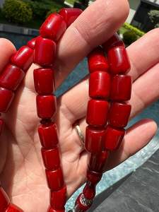 Rosario Islámico de Resina Roja Ecológico Hecho a Mano con Borla Plateada, Misbaha Musulmana - Product Image 4