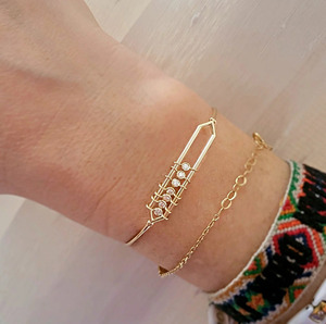 Bracelet manchette géométrique en or jaune avec diamants de laboratoire - Product Image 4