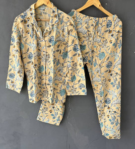 Conjunto de pijama estampado elegante para mujer, de algodón suave, dos piezas, ropa de dormir informal para el hogar - Product Image 4