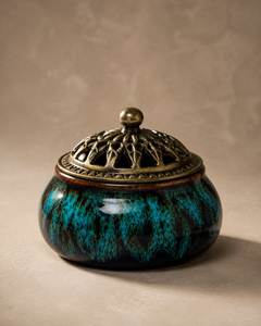 Brûleur d'encens élégant en bois avec détails en laiton pour une fragrance d'ambiance luxueuse et des collections de cadeaux - Product Image 5