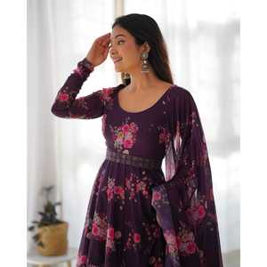 CONJUNTO DE TRAJE ANARKALI DE ORGANZA SUAVE PURO DE COLOR WAINE CON TOTALMENTE COSTURADO DKB 26 - Product Image 1