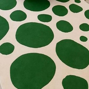 Tapis d'appoint vert abstrait irrégulier tufté à la main, tapis moderne doux et moelleux, tapis de luxe de designer, tapis de sol contemporain pour la décoration du salon - Product Image 2