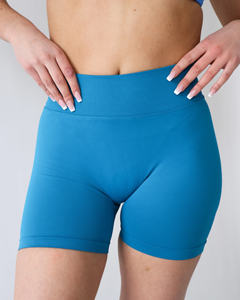 Shorts de yoga pour femmes en gros avec poches, taille haute élastique, séchage rapide, matière douce - Product Image 3
