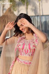 Nouvelle variété de Lehenga-Choli évasé en soie Sindhore brodé de perles, prêt-à-porter, avec ensemble shrug, fabriqué à Surat - Product Image 3