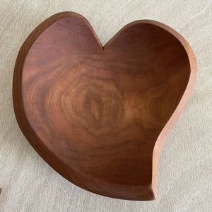 Bol en bois en forme de cœur fait main en bois d'acacia naturel, idéal pour la décoration de cuisine, bol rustique en bois en forme de cœur, bol à pâte artisanal - Product Image 6