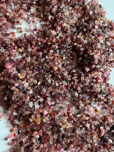 Ishu Gems - Cuarzo Rosa Natural Multicolor en Gránulos Sueltos, Pulidos, Decorativos, de Rajasthan, para Baño - Product Image 1