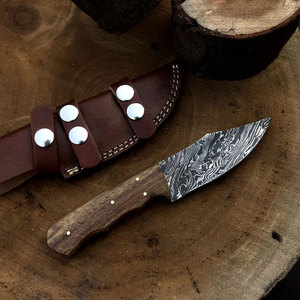 Couteau de chasse en acier Damas de haute qualité avec manche en matériau naturel et étui de protection pour le camping, la survie et le bushcraft - Product Image 6