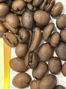 Traditionally Roasted <b>Coffee</b> <b>Beans</b> Butter Roasted Style Vietnam Traditional Taste Bold and Aromatic Whole <b>Beans</b> - Product Image 2