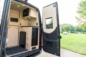 Fourgon de luxe de conversion prêt à l'emploi TOP Industrial Plastic ODM, modèle 2025 Mercedes-Benz Sprinter 3500XD Ultimate Toys Coach, parfaitement aménagé - Product Image 5
