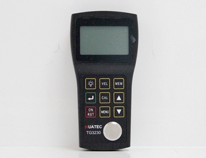 เครื่องวัดความหนาโลหะอัลตราโซนิคความแม่นยำสูง TG3230พร้อมโพรบหน่วงเวลาเดียว - Product Image 1