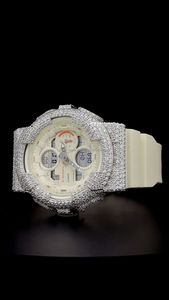 Montre G-Shock modèle GMA S140 blanche avec lunette en moissanite sertie de diamants, look premium, montre antichoc avec boîtier amovible en diamant. - Product Image 3