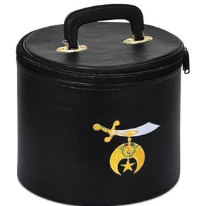Étui à chapeau fez noir en similicuir pour homme Uniquen Enterprises, sac de rangement à fermeture éclair avec emblème brodé à la machine pour les Francs-Maçons et les Shriner - Product Image 1