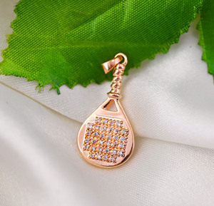 Colgante de Lujo Más Vendido, Chapado en Oro Rosa, Plata 925, 33mm, con Diseño de Raqueta de Tenis y Pavé de Circonitas, Joyería Fina - Product Image 2