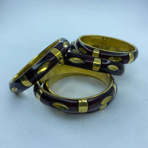 Bracelets de qualité supérieure plaqués or, de forme ronde et au look tendance, en vente par des exportateurs indiens, artisanat métallique en promotion. - Product Image 3