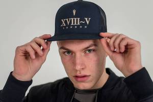 Gorra Trucker Personalizada con Tela de Algodón Premium, Diseño de 6 Paneles, Ajuste Ajustable, Logotipo Bordado - Unisex, Informal, para Uso Promocional - Product Image 3