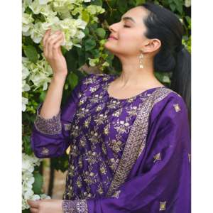 Ensemble de costume Sharara pour femmes Feni Fashion, couleur violette, avec broderie à paillettes, taille S - Product Image 3