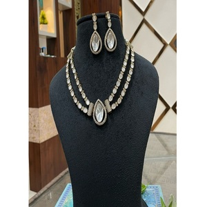 Conjunto de Collar de Doble Capa de Moissanita Chapado en Oro de Latón de la Mejor Calidad, con Pendientes, para Bodas y Fiestas, Colección para Mujer - Product Image 1