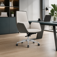 Chaise de bureau de direction moderne bicolore rembourrée avec accoudoirs fixes rembourrés, finition chromée, base pivotante à cinq étoiles