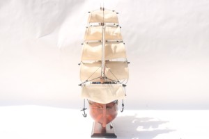 Modèle de bateau à voile russe en bois fait main ST. PAVEL, technique de peinture personnalisée, pour table, fabriqué par un fabricant vietnamien - Product Image 2