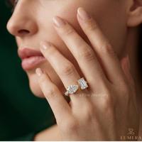 Anillo de compromiso para mujer con dos diamantes cultivados en laboratorio, corte pera y corte esmeralda, chapado en oro macizo, con micro pavé, modelo Toi Et Moi.