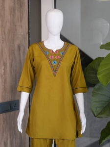 Ensemble pantalon et kurti en rayonne moutarde pour femme avec broderies, style décontracté, coupe ample, longueur cheville, style indien pakistanais - Product Image 5