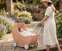 Poussette pour poupée en osier tressé à la main avec roues et poignée en métal, chariot de jeu en rotin en forme de lune pour chambre d'enfant, fabriqué au Vietnam