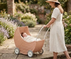 Poussette pour poupée en osier tressé à la main avec roues et poignée en métal, chariot de jeu en rotin en forme de lune pour chambre d'enfant, fabriqué au Vietnam - Product Image 3
