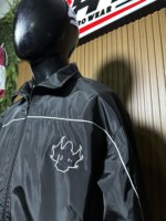 Veste coupe-vent en polyester noire pour homme, fermeture éclair intégrale, logo sur le devant, vêtement d'automne