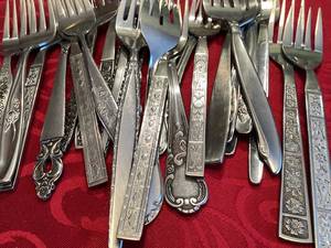 Mismatched Stainless Steel Cutlery Dinner Knifes Dinner <b>Forks</b> Dessert <b>Forks</b> // Tablespoons Teaspoons Large Selection - Product Image 6
