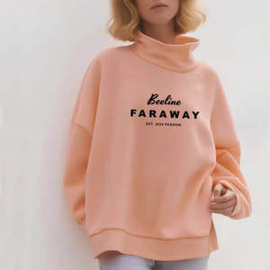 เสื้อสเวตเชิ้ตคอเต่าโอเวอร์ไซส์สำหรับผู้หญิง แบรนด์ Beeline Faraway แขนยาว ผ้าถัก คอตตอน พิมพ์ลายตัวอักษร ดีไซน์ไม่สมมาตร คอเสื้อแบบม็อกเนค - Product Image 4