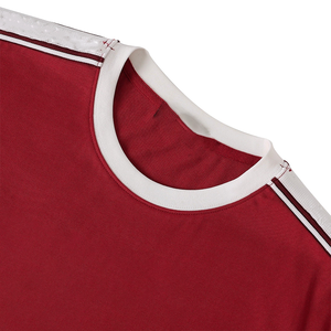 ชุดเสื้อยืดและกางเกงขาสั้นกีฬาผู้ชายคุณภาพสูง แห้งเร็ว ผลิตจากโพลีเอสเตอร์ 100% เหมาะสำหรับออกกำลังกาย ฟิตเนส วิ่ง และฝึกซ้อม ระบายอากาศได้ดี น้ำหนักเบา - Product Image 3