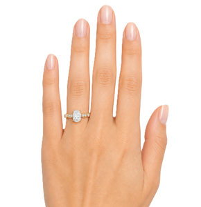 Bague de fiançailles romantique en moissanite et diamant, or massif 14 carats, avec accents de diamants de laboratoire ovales et ronds, et bande torsadée en forme de vigne - Product Image 6