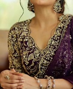 Sari de Seda Pura con Bordado y Diseño Propio, Estilo Bollywood, para Fiestas, Sin Arrugas y Reversible - Product Image 1