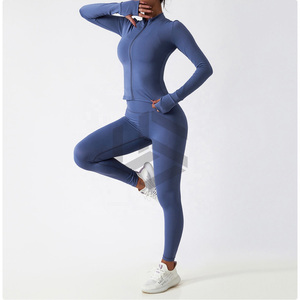 Ensemble de yoga pour femmes de haute qualité fabriqué au Pakistan, couleur unie, design personnalisé, logo sur le devant, écologique, respirant, taille élastique - Product Image 4