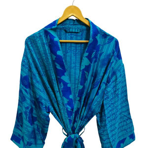 Robe kimono de luxe en soie patchwork, cache-maillot de bain, tenue de nuit, longue robe, kimono indien vintage fait main en soie de sari recyclée - Product Image 1