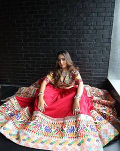 Ensemble Lehenga Choli en coton pour femme avec broderie Gota Patti, travail miroir et bordure en dentelle, Dupatta, pour mariage, fête et festival - Product Image 3