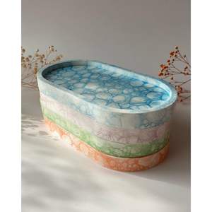 Plateaux décoratifs ovales et ronds en résine pour tables à manger - Product Image 1